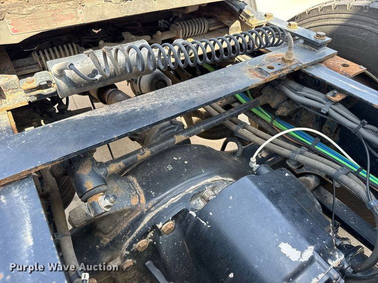 image for item EG6353 2016 Freightliner Cascadia semi truck