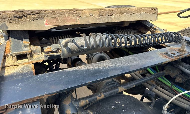 image for item EG6353 2016 Freightliner Cascadia semi truck