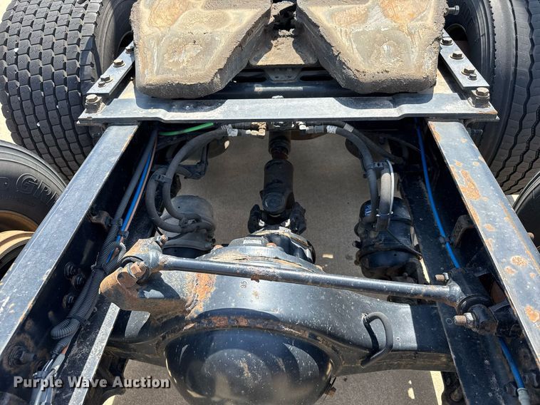 image for item EG6353 2016 Freightliner Cascadia semi truck