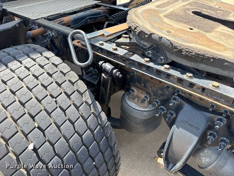 image for item EG6353 2016 Freightliner Cascadia semi truck