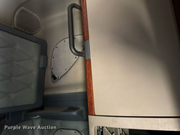 image for item EG6353 2016 Freightliner Cascadia semi truck