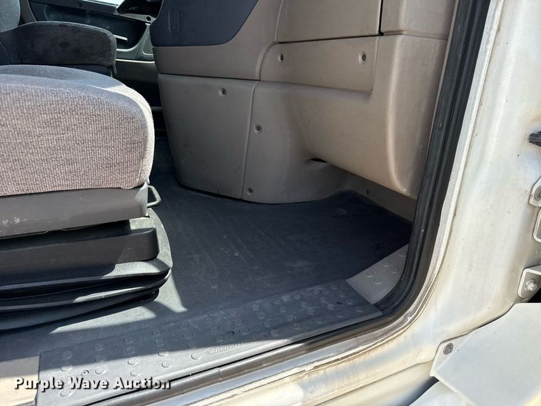 image for item EG6353 2016 Freightliner Cascadia semi truck