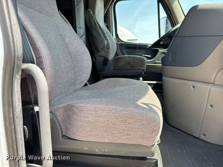 image for item EG6353 2016 Freightliner Cascadia semi truck