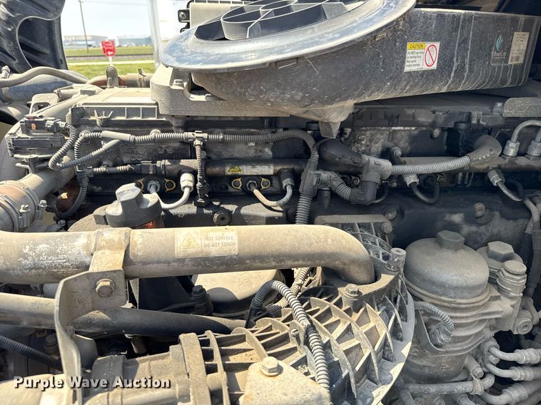 image for item EG6353 2016 Freightliner Cascadia semi truck