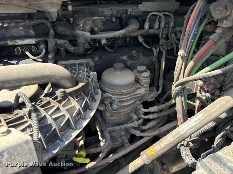 image for item EG6353 2016 Freightliner Cascadia semi truck