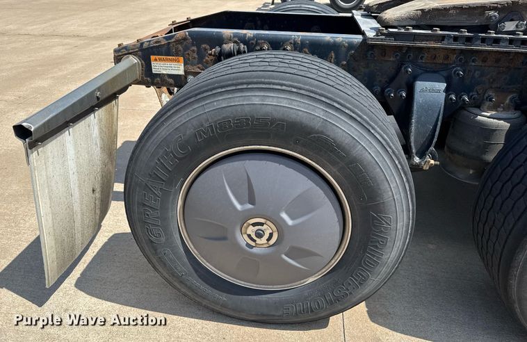 image for item EG6353 2016 Freightliner Cascadia semi truck