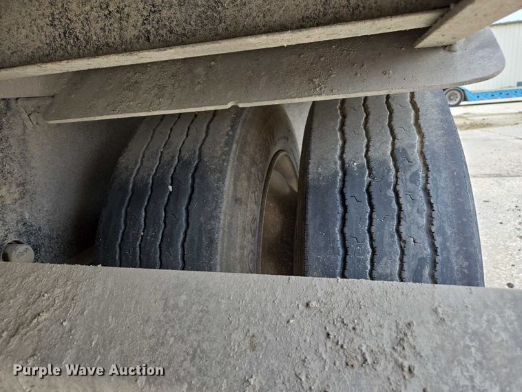 image for item EM2154 2014 Transcraft Deagle II 53x102 drop deck trailer