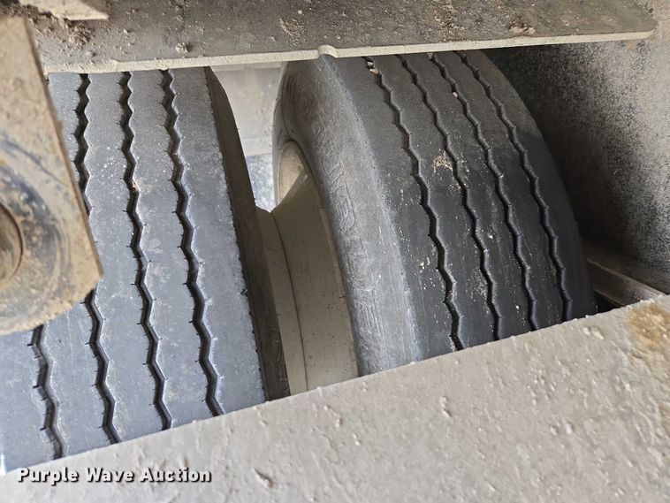 image for item EM2154 2014 Transcraft Deagle II 53x102 drop deck trailer