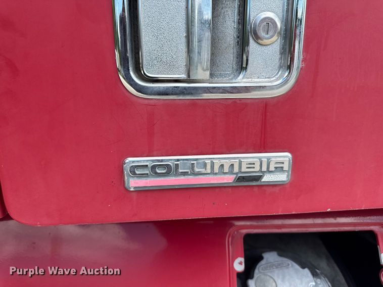 image for item EM2159 2005 Freightliner Columbia semi truck
