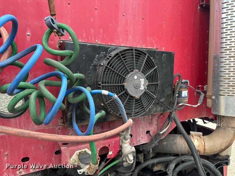 image for item EM2159 2005 Freightliner Columbia semi truck