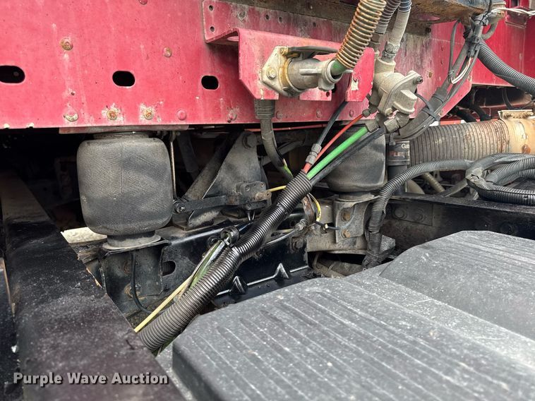 image for item EM2159 2005 Freightliner Columbia semi truck