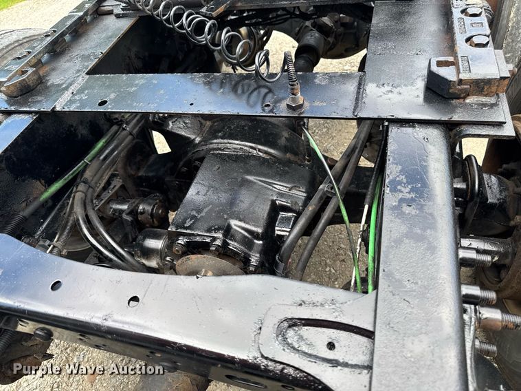 image for item EM2159 2005 Freightliner Columbia semi truck