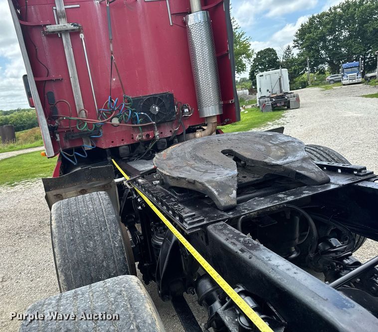 image for item EM2159 2005 Freightliner Columbia semi truck