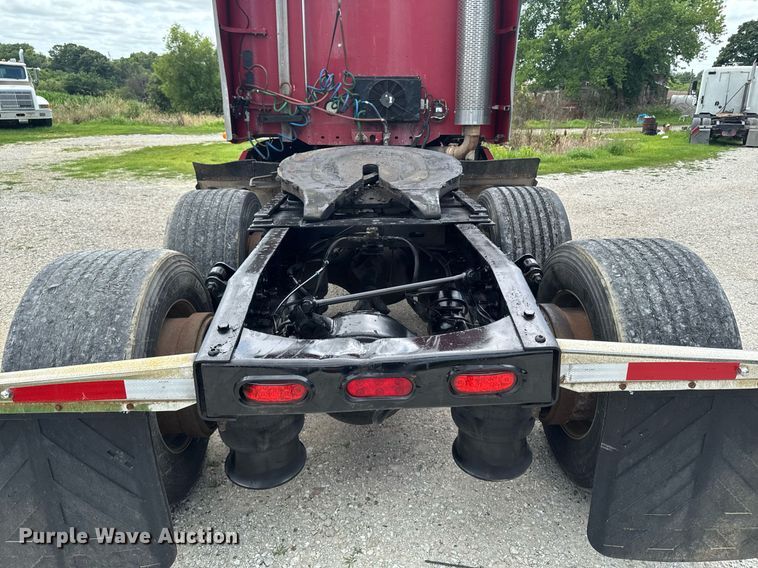 image for item EM2159 2005 Freightliner Columbia semi truck