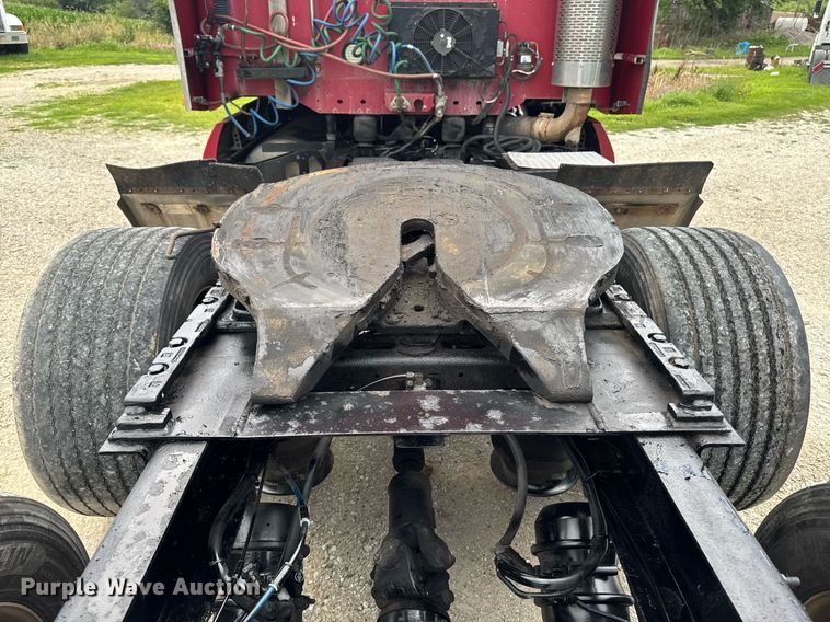 image for item EM2159 2005 Freightliner Columbia semi truck