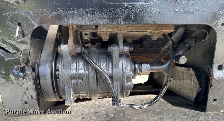 image for item EM2159 2005 Freightliner Columbia semi truck