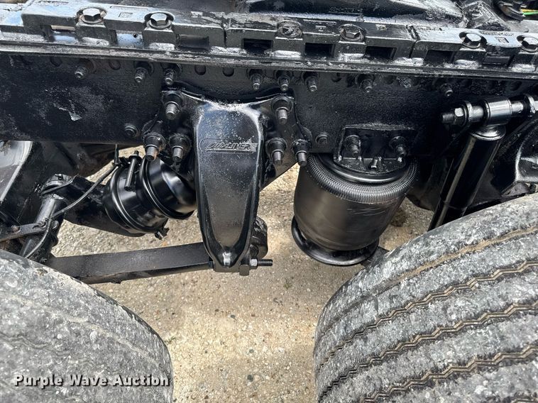 image for item EM2159 2005 Freightliner Columbia semi truck