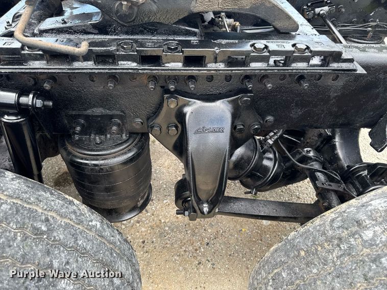 image for item EM2159 2005 Freightliner Columbia semi truck