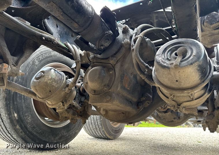 image for item EM2159 2005 Freightliner Columbia semi truck