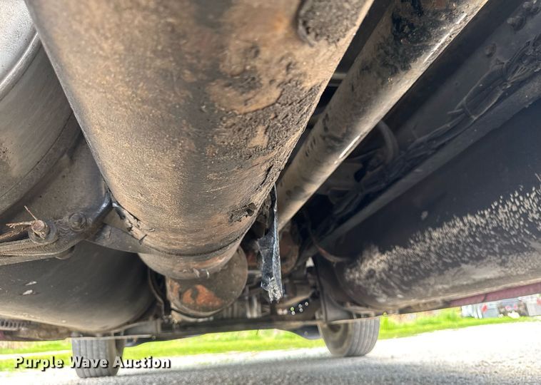 image for item EM2159 2005 Freightliner Columbia semi truck