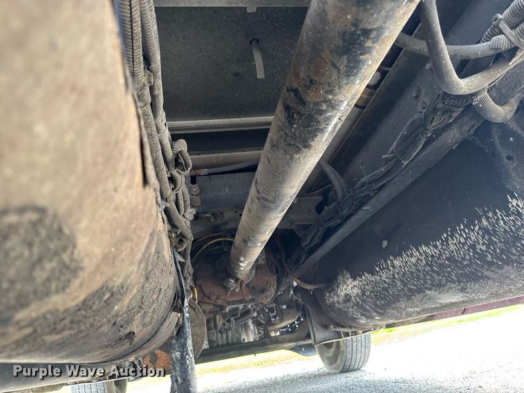 image for item EM2159 2005 Freightliner Columbia semi truck