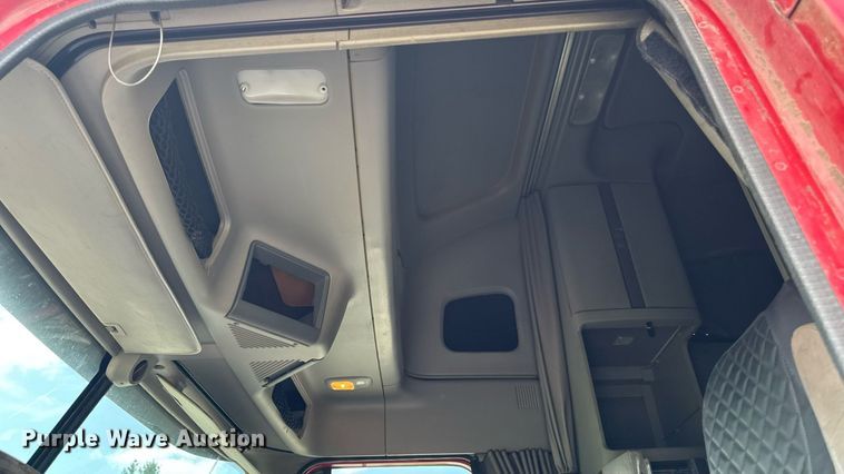 image for item EM2159 2005 Freightliner Columbia semi truck