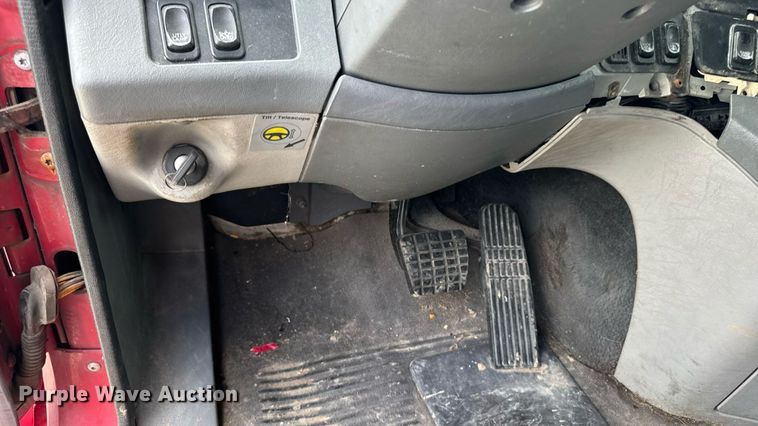 image for item EM2159 2005 Freightliner Columbia semi truck