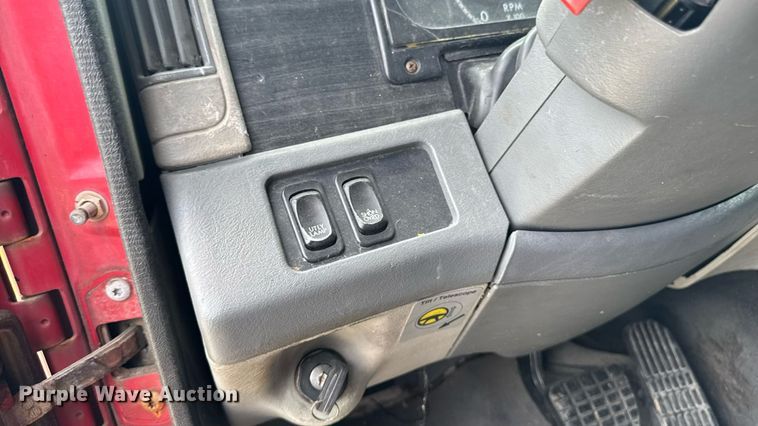 image for item EM2159 2005 Freightliner Columbia semi truck