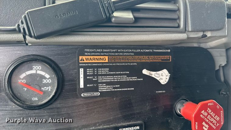 image for item EM2159 2005 Freightliner Columbia semi truck