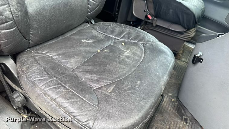 image for item EM2159 2005 Freightliner Columbia semi truck