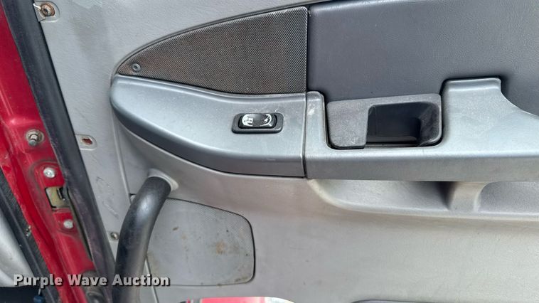 image for item EM2159 2005 Freightliner Columbia semi truck