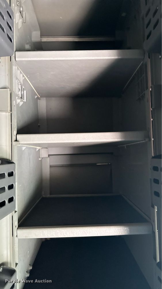 image for item EM2159 2005 Freightliner Columbia semi truck