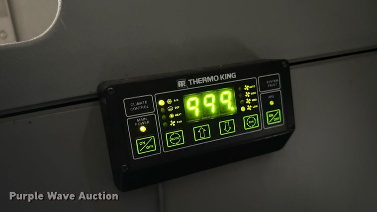 image for item EM2159 2005 Freightliner Columbia semi truck