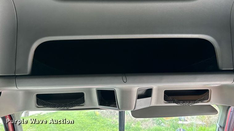 image for item EM2159 2005 Freightliner Columbia semi truck