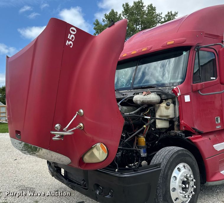 image for item EM2159 2005 Freightliner Columbia semi truck