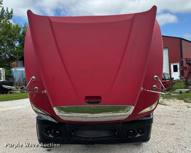 image for item EM2159 2005 Freightliner Columbia semi truck