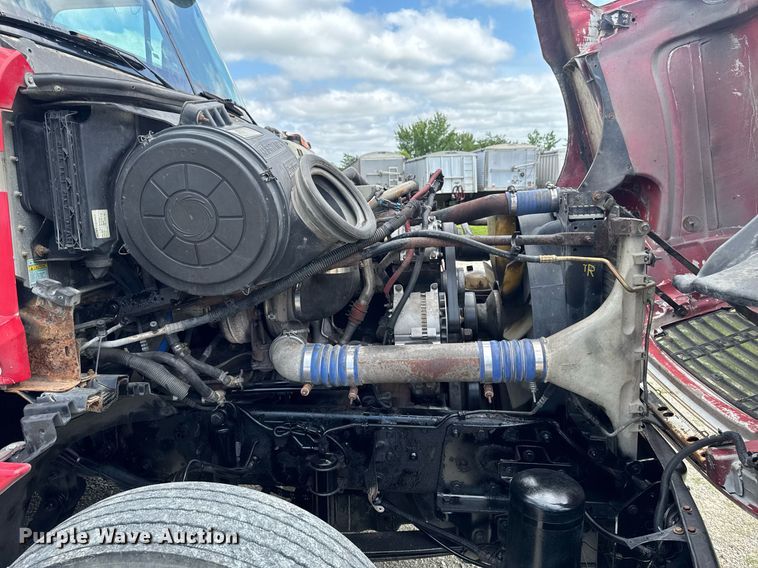 image for item EM2159 2005 Freightliner Columbia semi truck