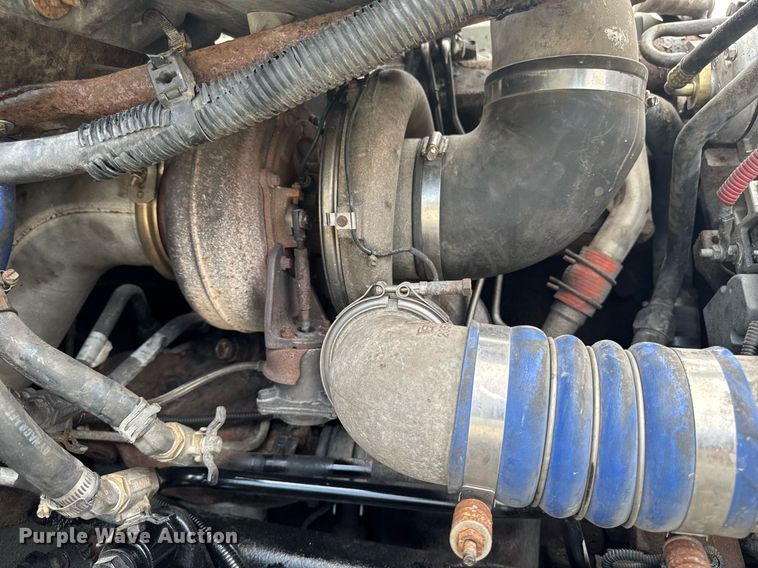 image for item EM2159 2005 Freightliner Columbia semi truck