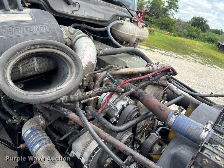 image for item EM2159 2005 Freightliner Columbia semi truck