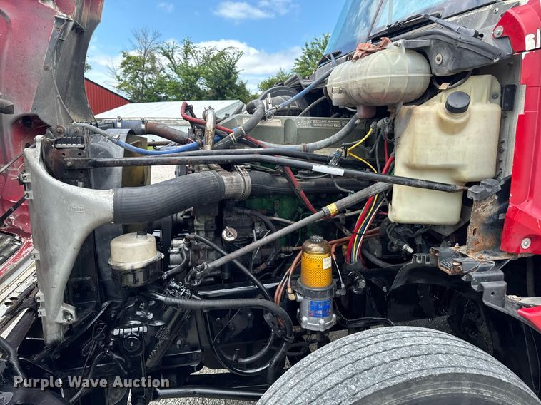 image for item EM2159 2005 Freightliner Columbia semi truck