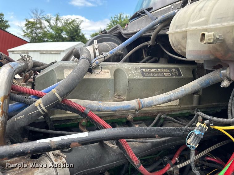 image for item EM2159 2005 Freightliner Columbia semi truck