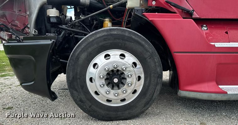 image for item EM2159 2005 Freightliner Columbia semi truck