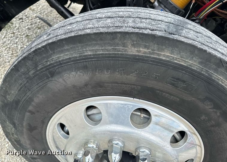 image for item EM2159 2005 Freightliner Columbia semi truck