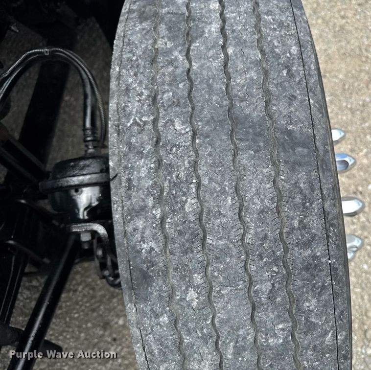 image for item EM2159 2005 Freightliner Columbia semi truck