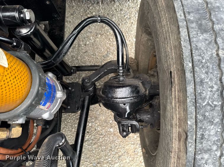 image for item EM2159 2005 Freightliner Columbia semi truck