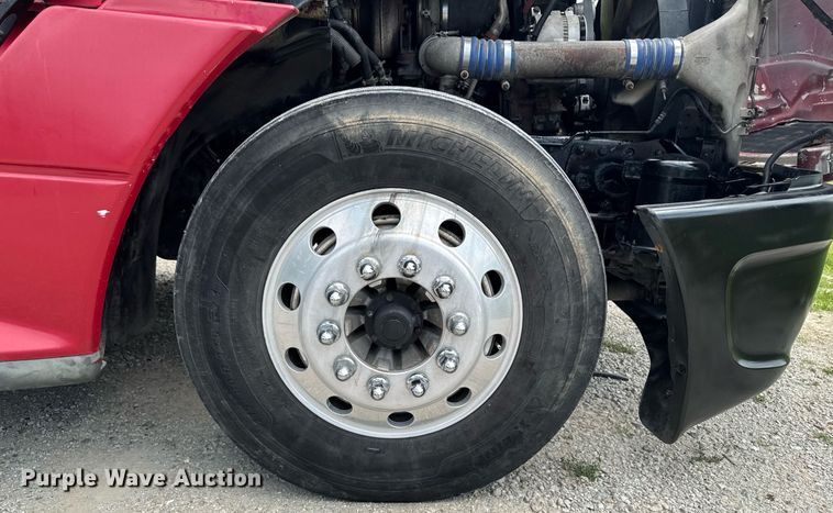 image for item EM2159 2005 Freightliner Columbia semi truck