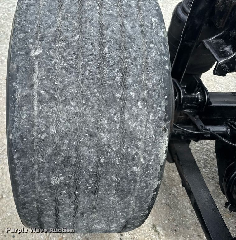 image for item EM2159 2005 Freightliner Columbia semi truck