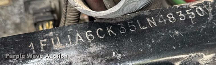 image for item EM2159 2005 Freightliner Columbia semi truck