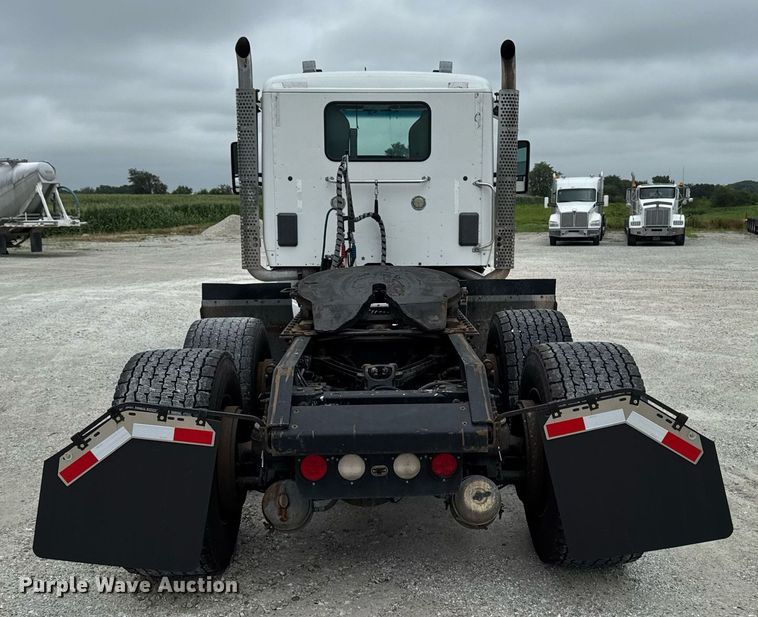 image for item EM2165 2015 Kenworth T880 semi truck