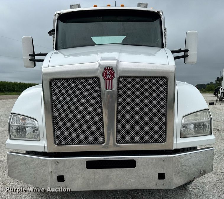 image for item EM2165 2015 Kenworth T880 semi truck
